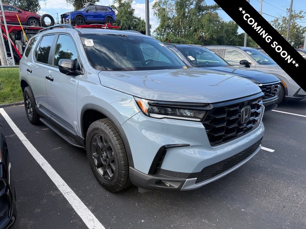 Used 2025 Honda Pilot TrailSport image 1