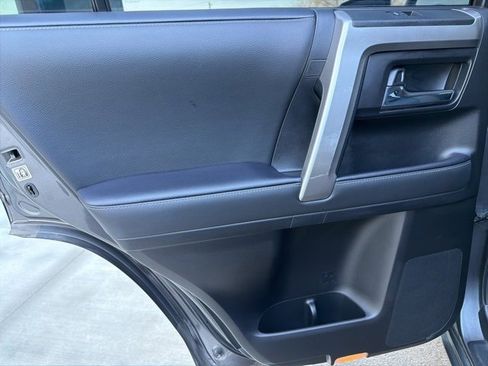 Used 2022 Toyota 4Runner SR5 Premium image 17