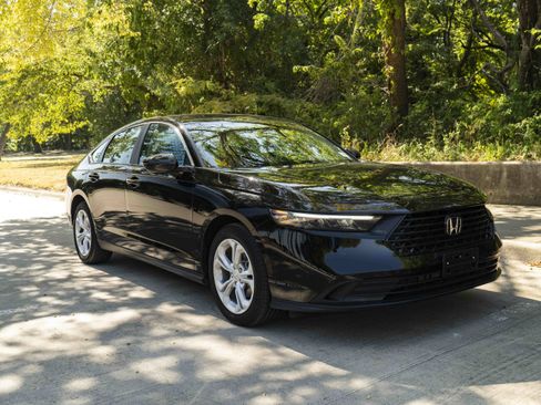 Used 2025 Honda Accord LX image 2