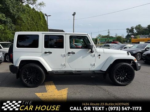 Used 2013 Jeep Wrangler Unlimited Sahara w/ Dual Top Group AWD/4WD image 9