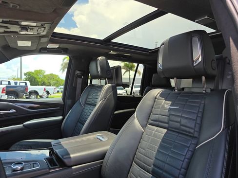 Used 2022 Cadillac Escalade ESV Sport Platinum w/ LPO, ONYX Package RWD image 28