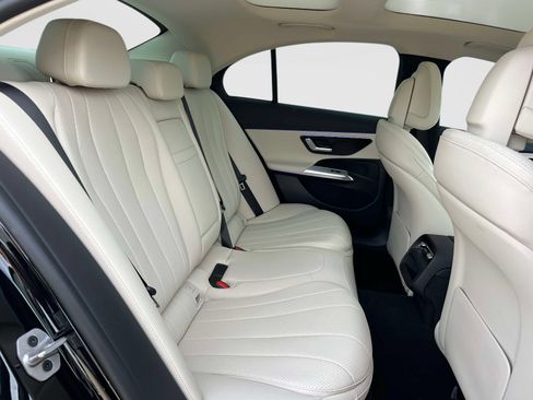 Used 2025 Mercedes-Benz E 350 4MATIC Sedan image 11