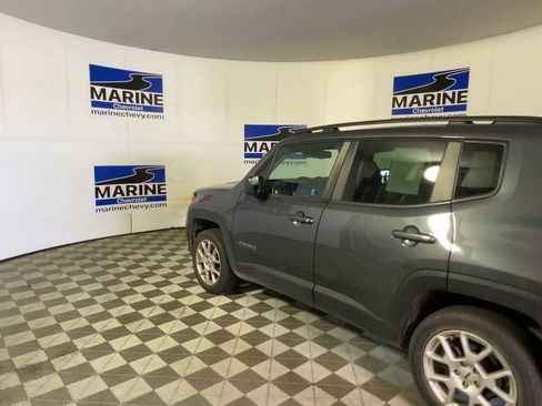 Used 2022 Jeep Renegade Latitude w/ Convenience Group AWD/4WD image 8