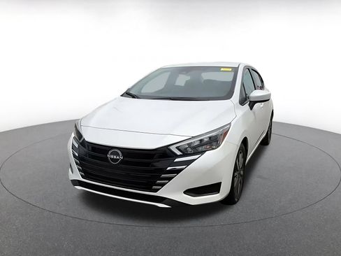 Used 2025 Nissan Versa SV FWD image 5