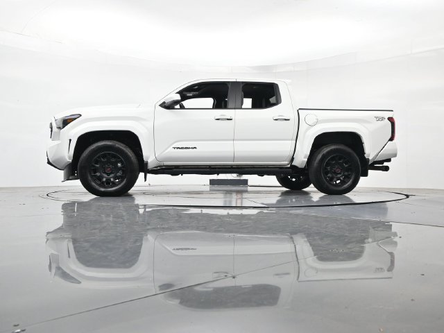 Used 2025 Toyota Tacoma TRD Sport AWD/4WD image 35