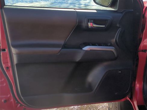 Used 2019 Toyota Tacoma Limited image 11