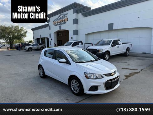 Used 2020 Chevrolet Sonic LT FWD image 1