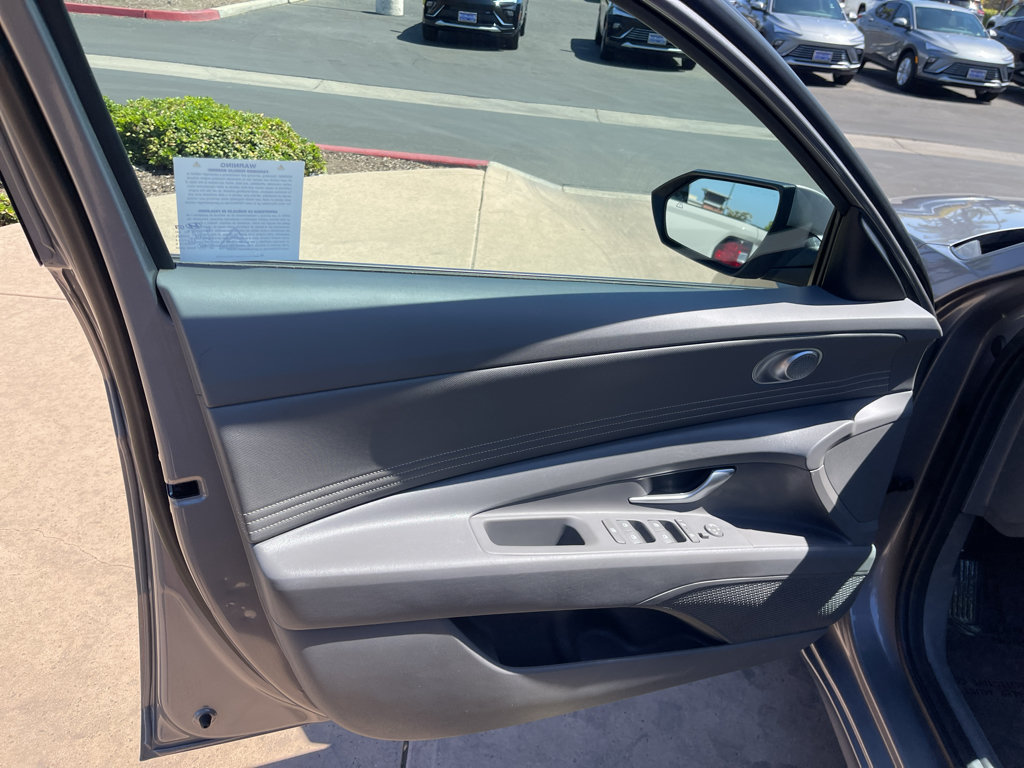 Used 2025 Hyundai Elantra SEL FWD image 13
