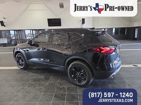 Used 2022 Chevrolet Blazer LT w/ Sound & Technology Package FWD image 6