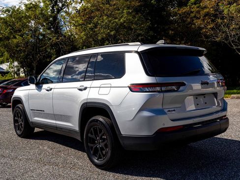 Used 2024 Jeep Grand Cherokee L Laredo AWD/4WD image 4