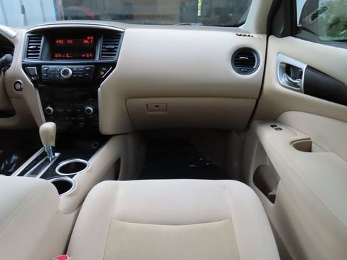 Used 2014 Nissan Pathfinder S FWD image 26