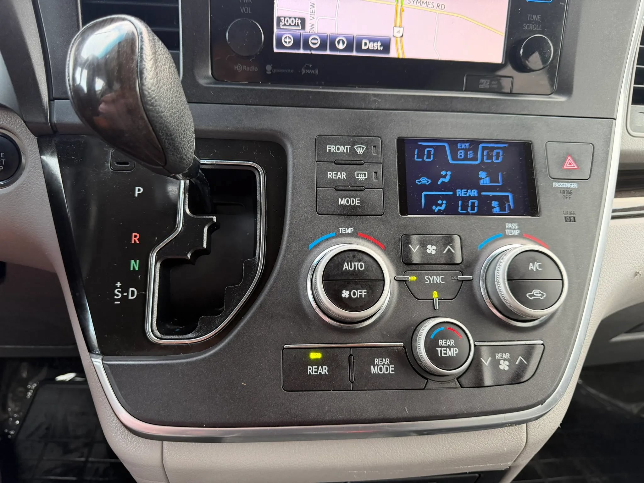 Used 2017 Toyota Sienna XLE Premium FWD image 54