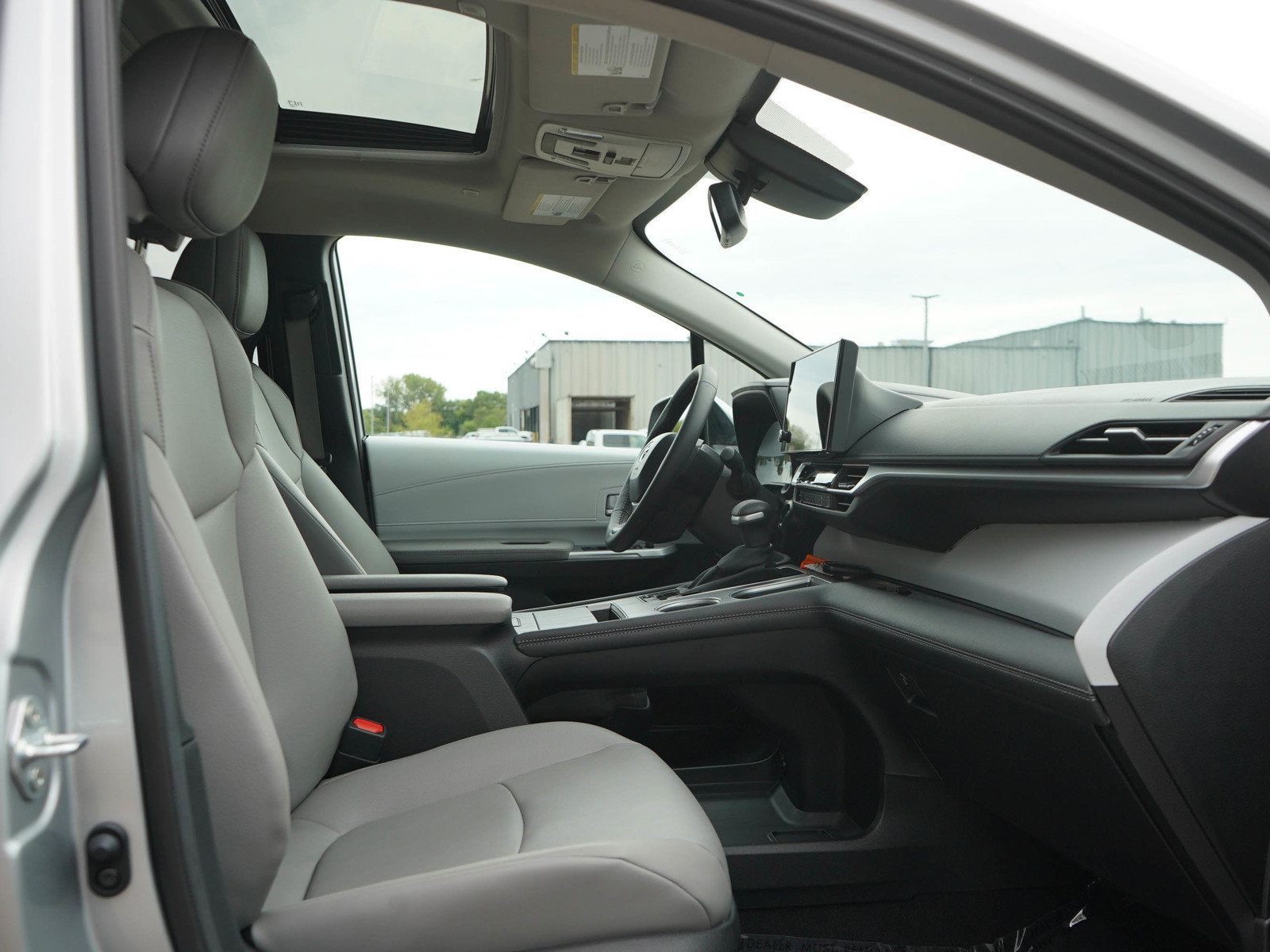 Used 2025 Toyota Sienna XLE w/ XLE Plus Package AWD/4WD image 11