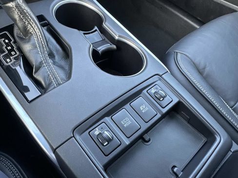 Used 2017 Toyota Camry XLE image 23