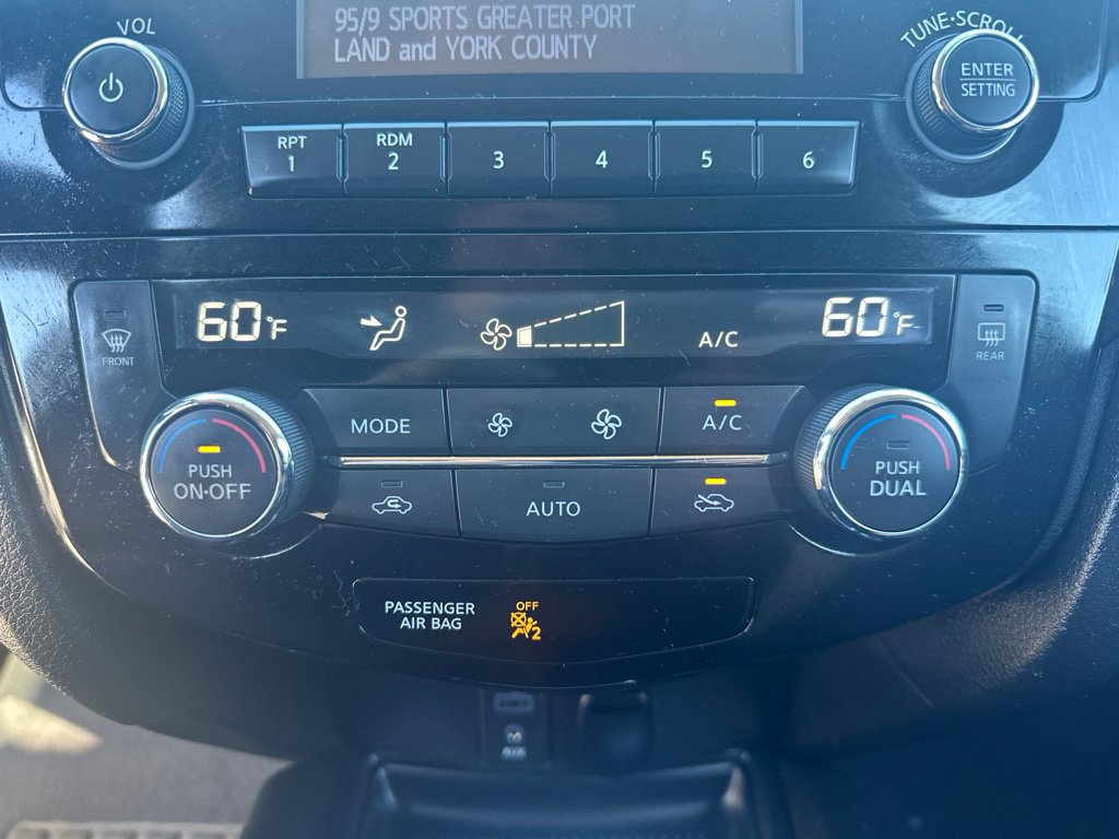 Used 2017 Nissan Rogue SV AWD/4WD image 23