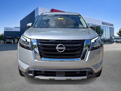 Used 2023 Nissan Pathfinder Platinum AWD/4WD image 2