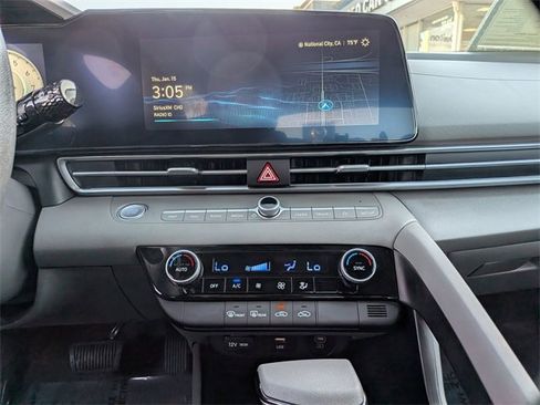 Used 2024 Hyundai Elantra SEL image 19