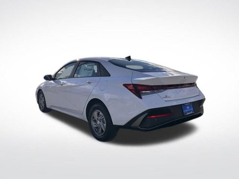 Used 2025 Hyundai Elantra SE image 7