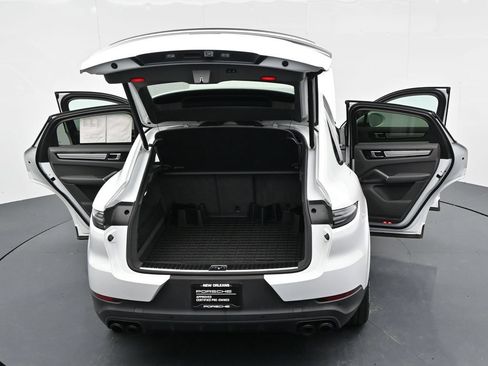 Certified 2022 Porsche Cayenne Platinum Edition AWD/4WD image 23