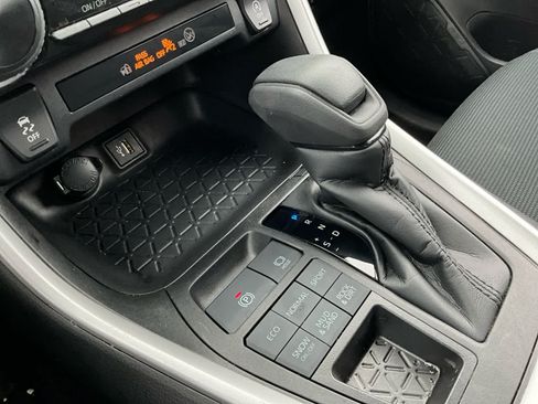 Used 2023 Toyota RAV4 LE AWD/4WD image 19