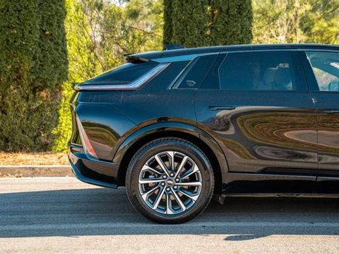 Used 2024 Cadillac Lyriq Sport image 13