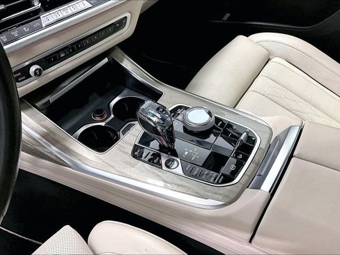 Used 2020 BMW X7 M50i image 17