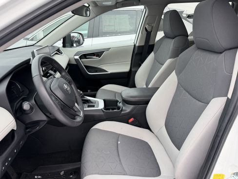 Used 2023 Toyota RAV4 XLE image 9