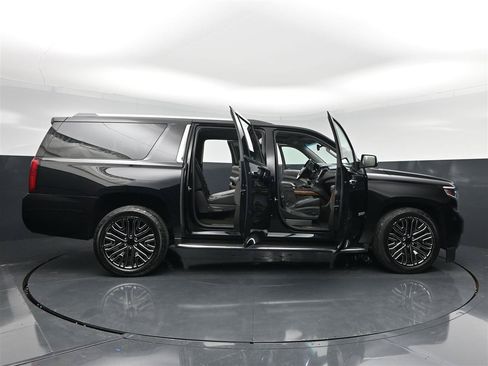 Used 2018 Chevrolet Suburban Premier AWD/4WD image 40