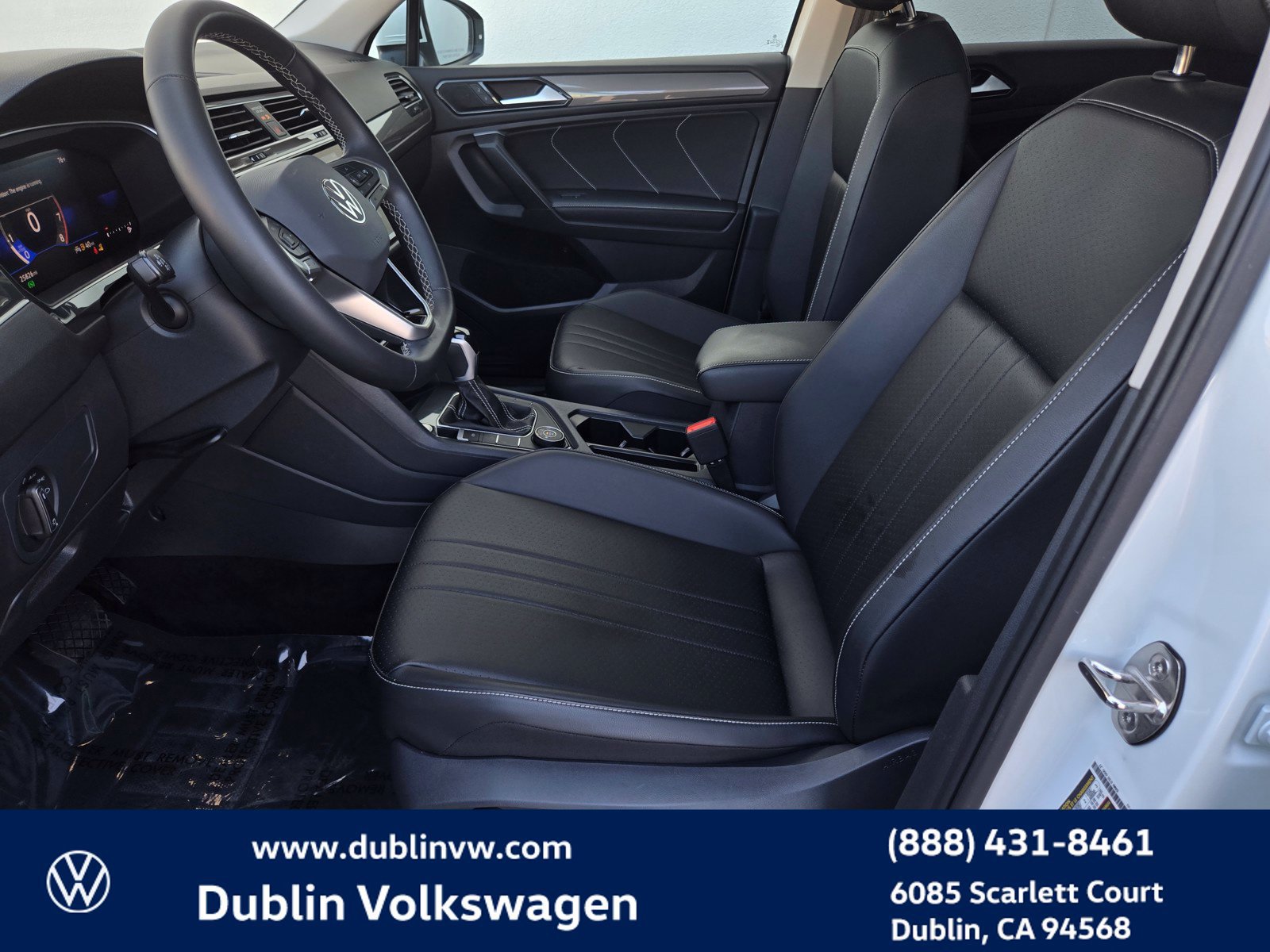 Certified 2024 Volkswagen Tiguan SE w/ Panoramic Sunroof Package AWD/4WD image 16