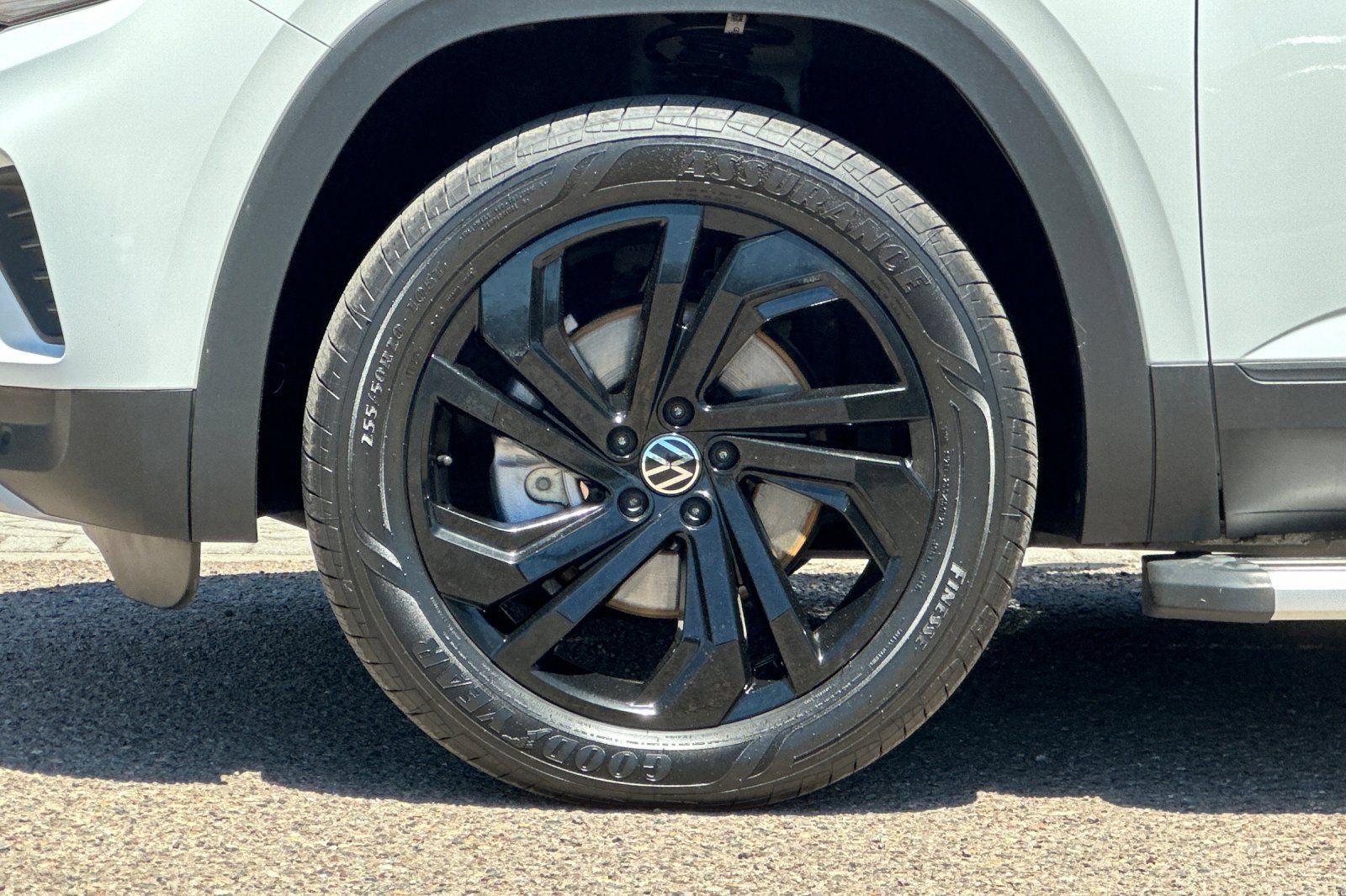 Used 2023 Volkswagen Atlas SE w/ Black Wheel Package FWD image 26