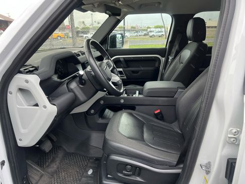 Used 2020 Land Rover Defender 110 SE image 13