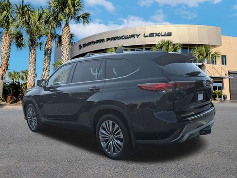 Used 2022 Toyota Highlander Platinum AWD/4WD image 7