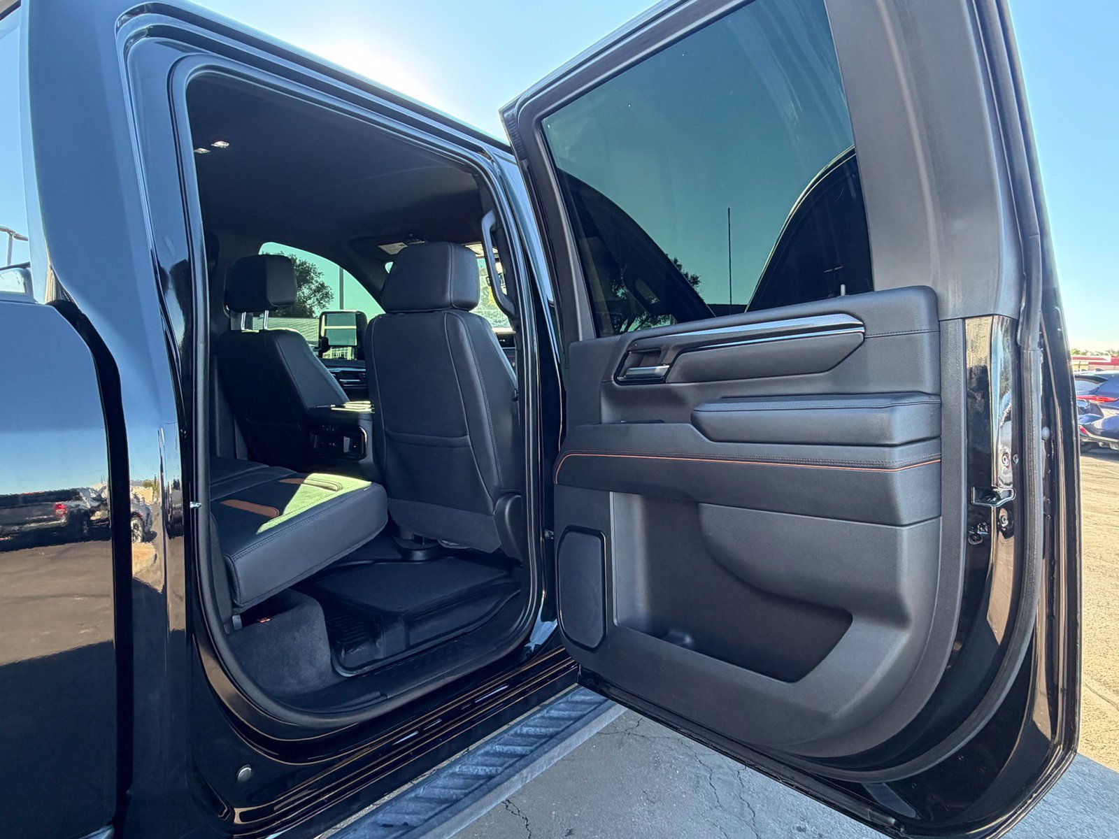 Used 2024 GMC Sierra 2500 AT4 w/ Technology Package AWD/4WD image 33