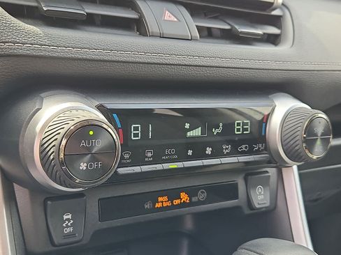 Used 2025 Toyota RAV4 XLE image 17