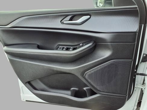 Used 2023 Jeep Grand Cherokee Laredo image 15