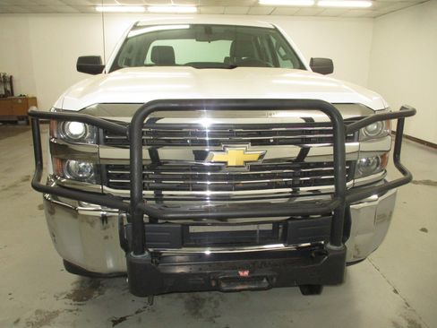 Used 2015 Chevrolet Silverado 2500 W/T AWD/4WD image 2