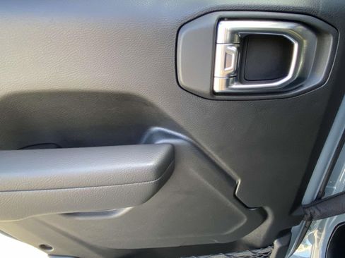 New 2025 Jeep Gladiator Sport image 13