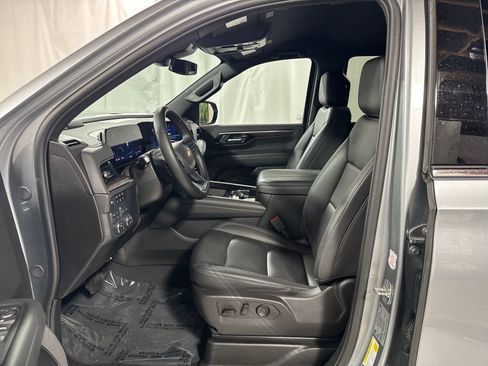 Used 2025 Chevrolet Tahoe LT AWD/4WD image 3