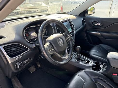 Used 2019 Jeep Cherokee Limited AWD/4WD image 8