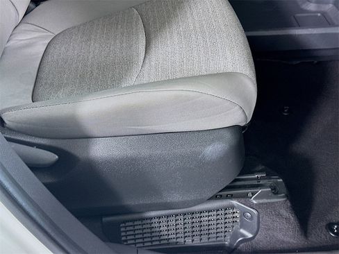 Used 2024 Toyota Sienna LE image 23