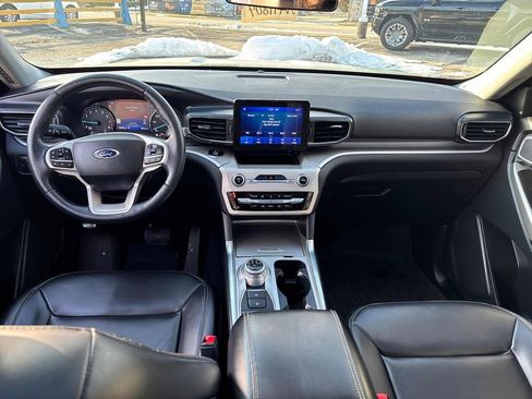 Used 2021 Ford Explorer XLT w/ Equipment Group 202A image 24