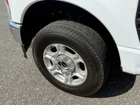 Used 2025 Ford F250 XLT image 4