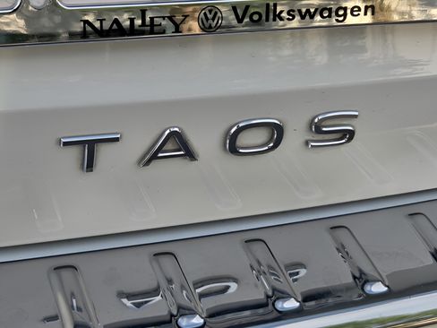 Used 2023 Volkswagen Taos SE w/ Panoramic Sunroof Package FWD image 37