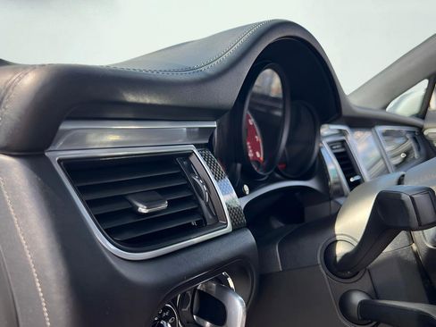 Used 2017 Porsche Macan Turbo image 45