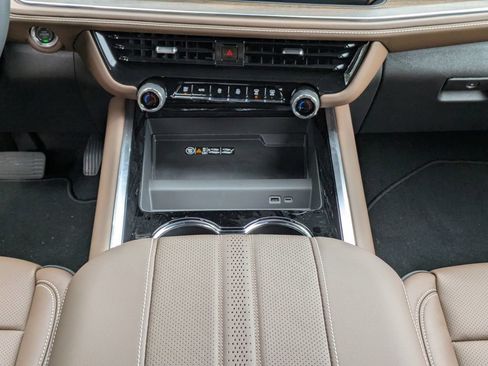 New 2025 Chevrolet Tahoe High Country AWD/4WD image 21