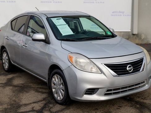 Used 2012 Nissan Versa SV w/ Convenience Pkg image 9