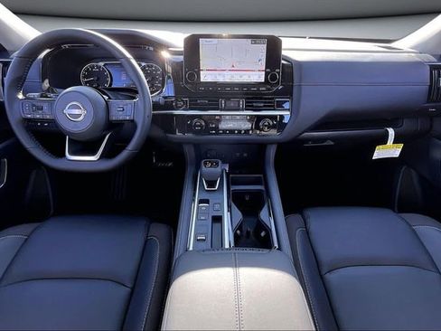 New 2025 Nissan Pathfinder SL image 5