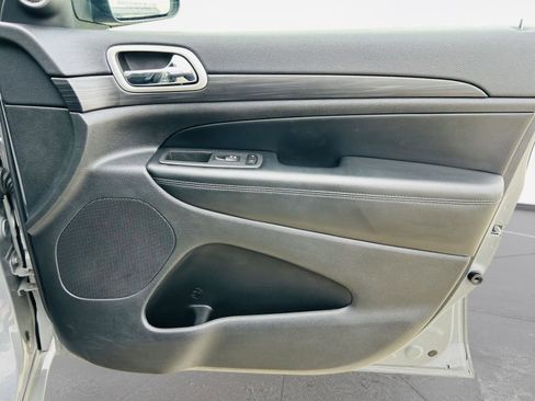 Used 2022 Jeep Grand Cherokee Laredo X image 29