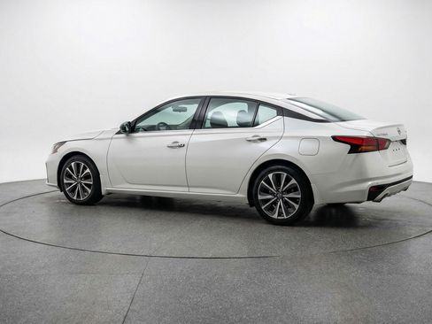 Used 2025 Nissan Altima 2.5 SV image 6