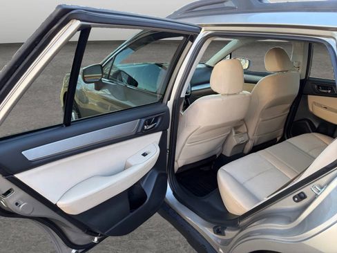 Used 2019 Subaru Outback 2.5i Premium image 12